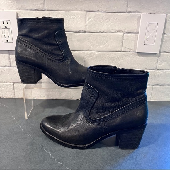 Arturo Chiang sz 8.5 black leather western style heeled ankle booties - Picture 5 of 16